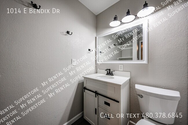 Building Photo - 1014 E Bendix Dr