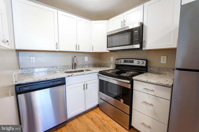 Building Photo - 3107 Shawnee Dr