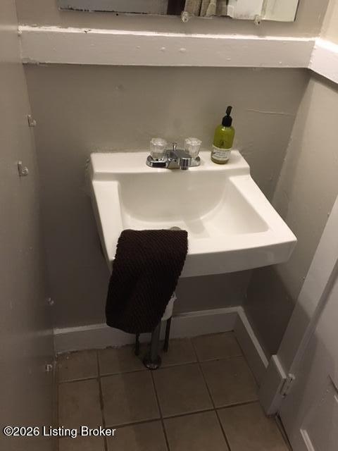 Building Photo - 3903 Kennison Ave