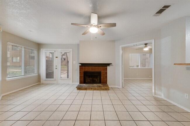 Building Photo - 2307 Balsam Dr
