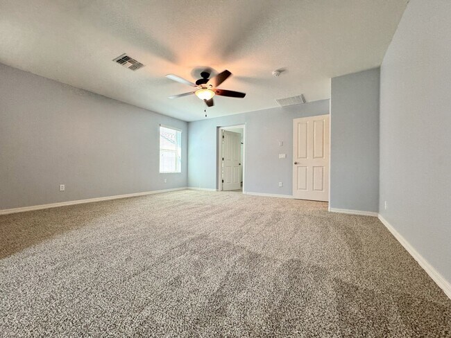 Building Photo - Spacious 5-Bedroom + Loft in Lyons Gate wi...