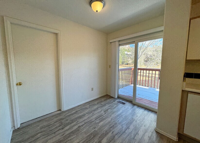 Building Photo - 6913 Yellowpine Dr