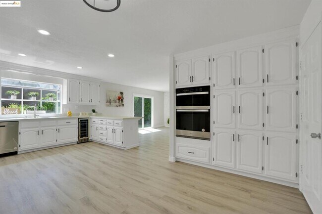 Building Photo - GREAT CUL DE SAC LOCATION IN PRIME TRACY N...