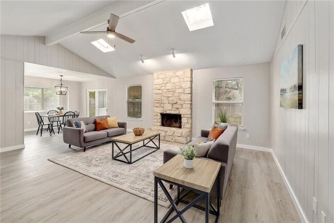 Building Photo - 707 Newcastle Ln