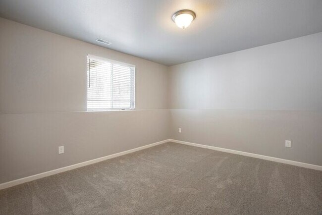 Building Photo - 17544 Silver Maple St