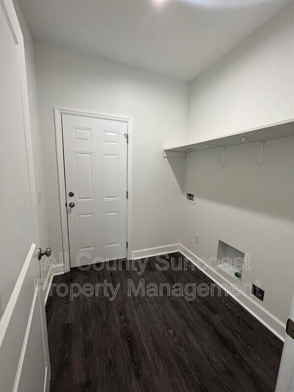 Building Photo - 1605 Willow Rd