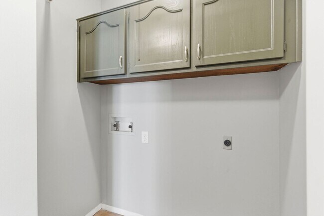 Building Photo - 3460 E Catalpa St