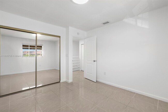 Building Photo - 10350 SW 154th Cir Ct