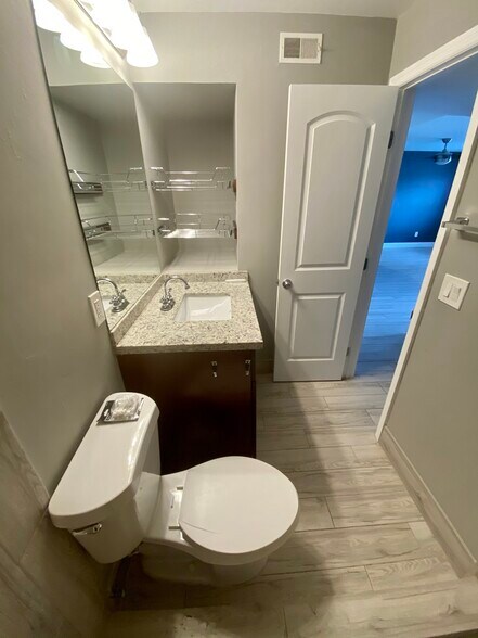 Building Photo - 1239 SW 46th Ave