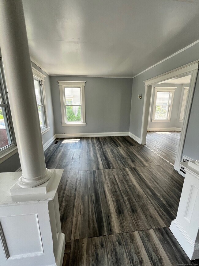 Building Photo - 67 Sisson Ave