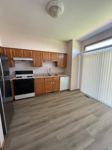 Building Photo - 757 Bayles Dr