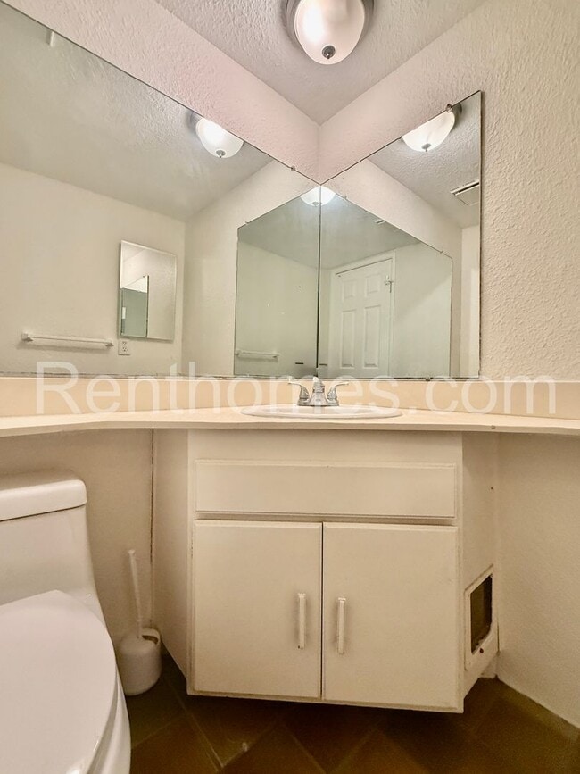 Building Photo - 8948 Capcano Rd