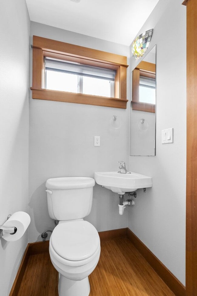 Building Photo - Immaculate West Seattle Townhome