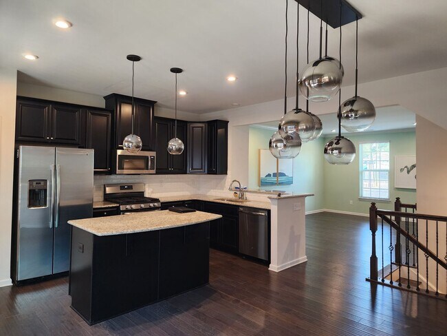 Building Photo - Plaza Midwood Townhome