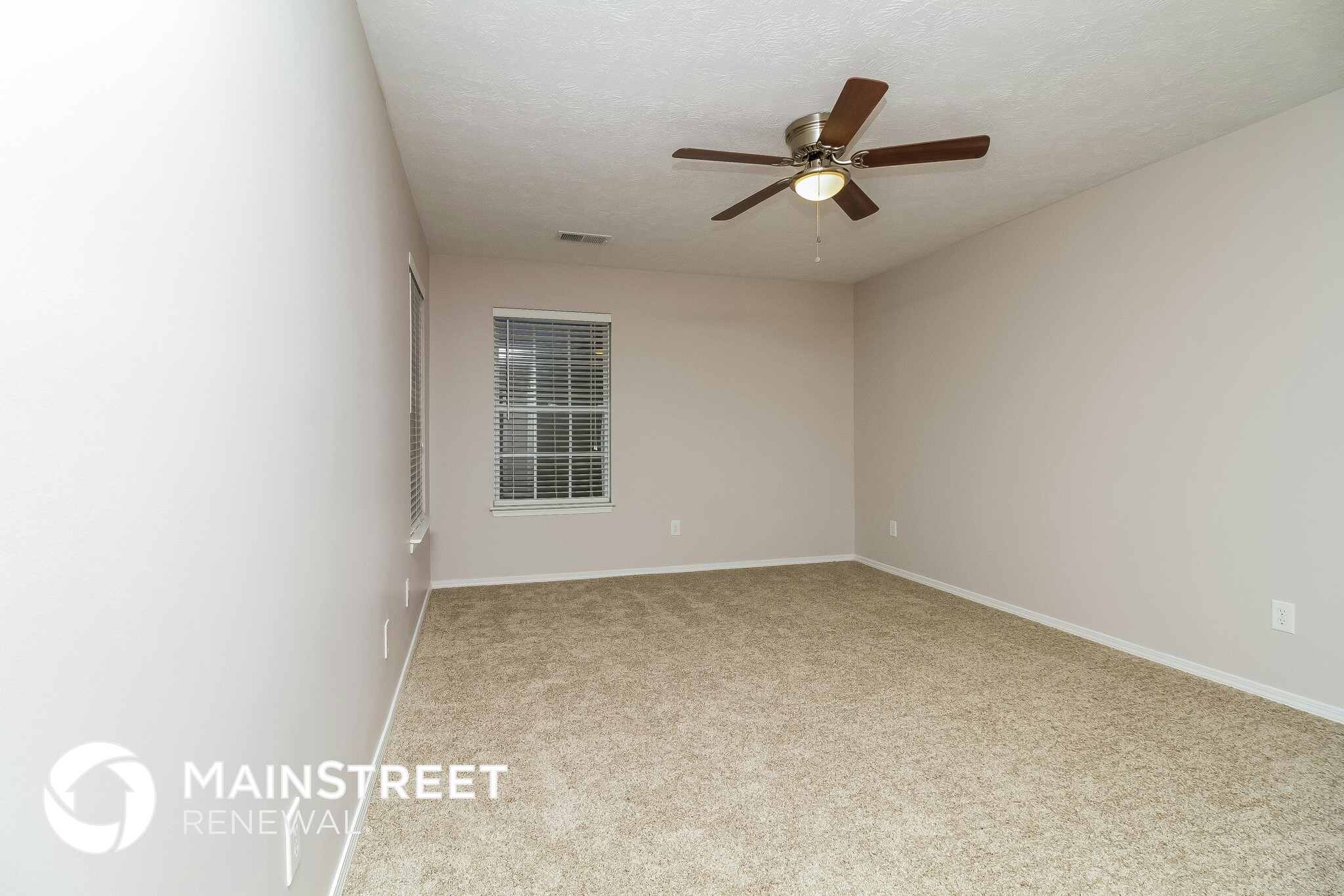 Building Photo - 7218 Hidden Lake Dr