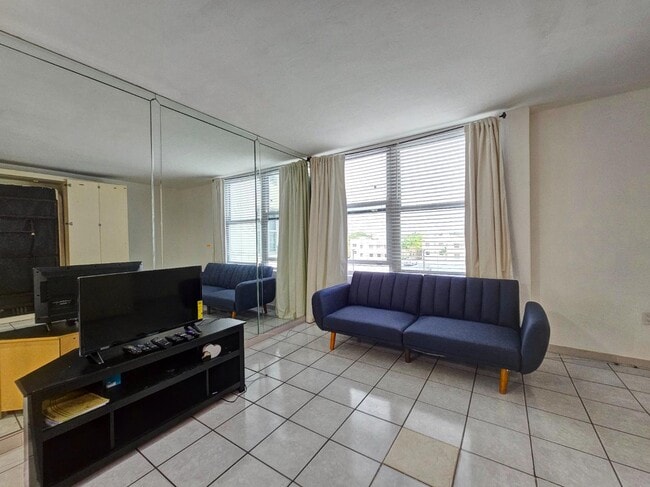 Building Photo - 2899 Collins Ave
