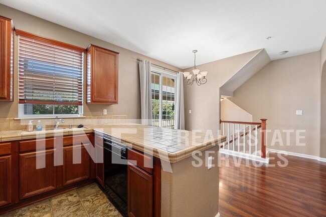 Building Photo - 6550 Hearthstone Cir