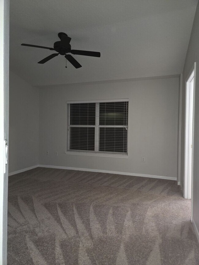 Building Photo - 3BD / 2.5BA Carriage Home