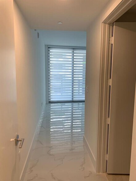 Building Photo - 488 NE 18th St