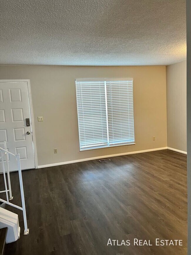 Building Photo - 11194 Forest Ave