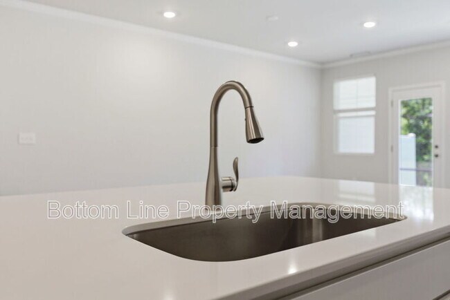 Building Photo - 260 Garden Vine Trl