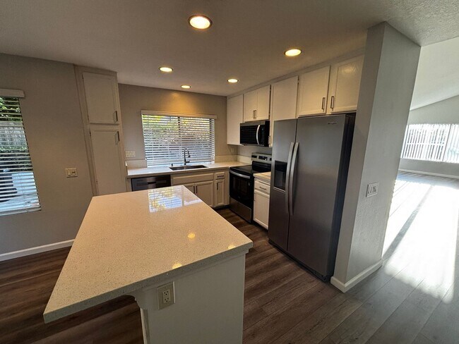 Building Photo - Charming 4-Bedroom, 3-Bath