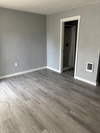 Building Photo - 1101 Century Dr NE