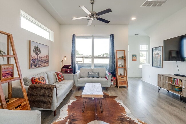 Building Photo - Newly Constructed Townhome Just Steps Off ...