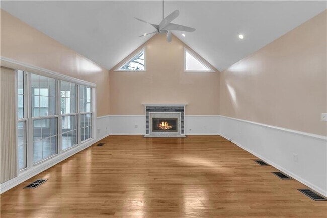 Building Photo - 915 Chipley Ct NE