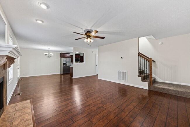 Building Photo - 566 Falkland Cir