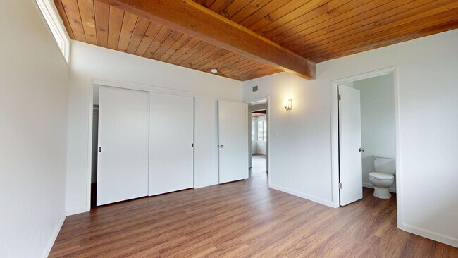Building Photo - Spacious 3 Bedroom Home Available for Long...