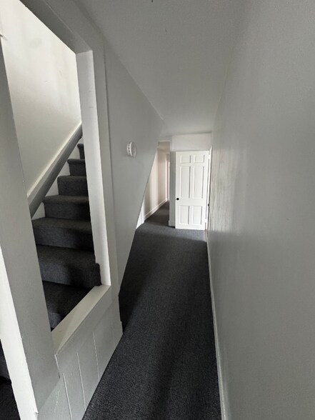 Building Photo - 106 E Pine St