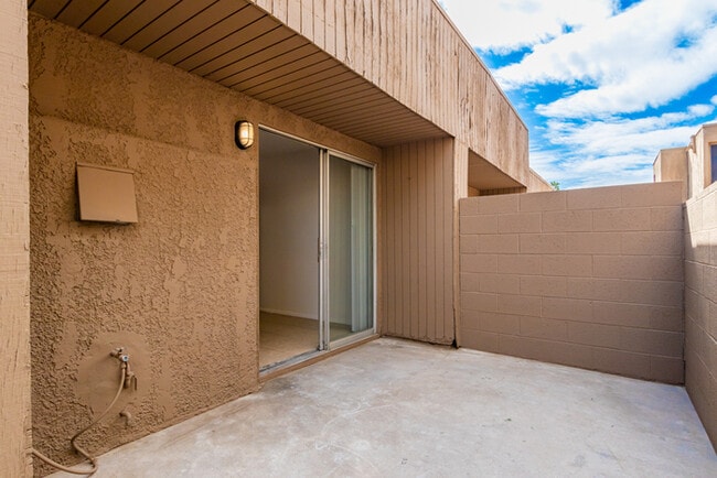 Building Photo - Stadio 3bedroom 2 bathroom