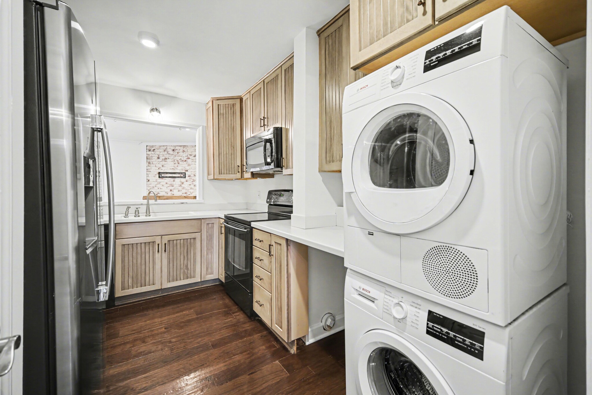 Building Photo - 520 N Poplar St