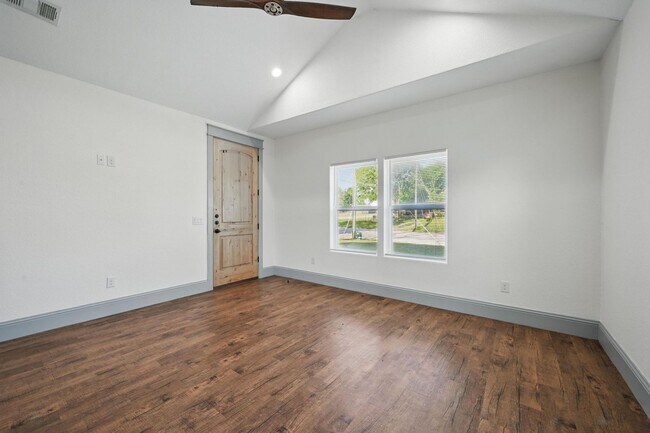 Building Photo - 3-Bedroom Haven for in Peaceful Denison
