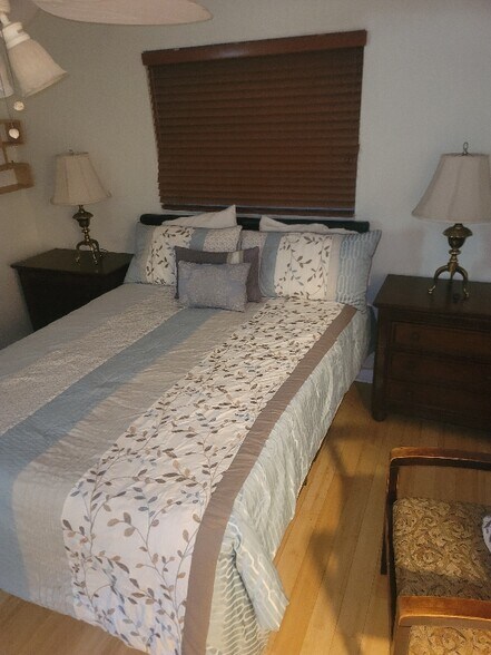 Building Photo - 15000 S River Dr