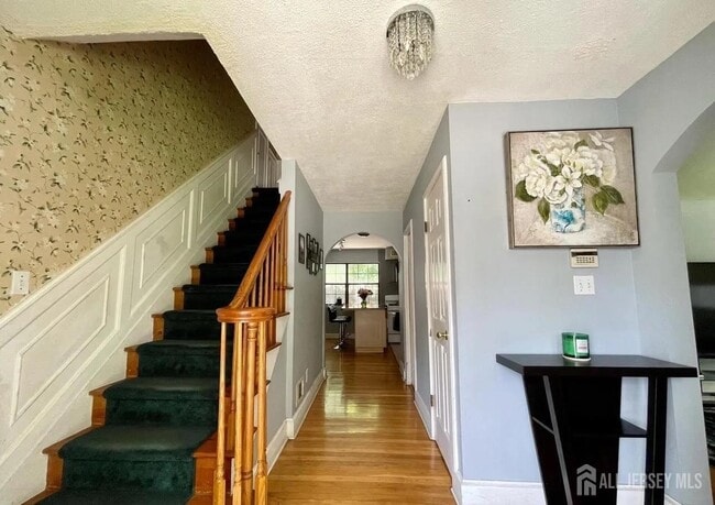 Building Photo - 56 West Side Ave