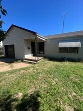 Building Photo - 825 N Anthony Ave