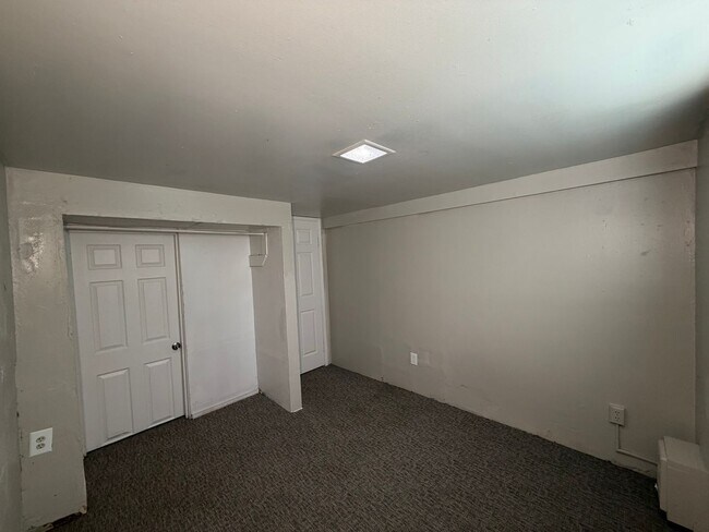 Building Photo - 1403 W Lincoln Ave