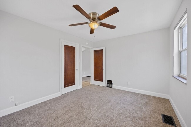 Building Photo - BRIDGETOWN - Adorable spacious 2 bed 1 bath brick ranch.