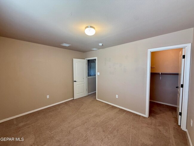 Building Photo - 14279 English Point Ave