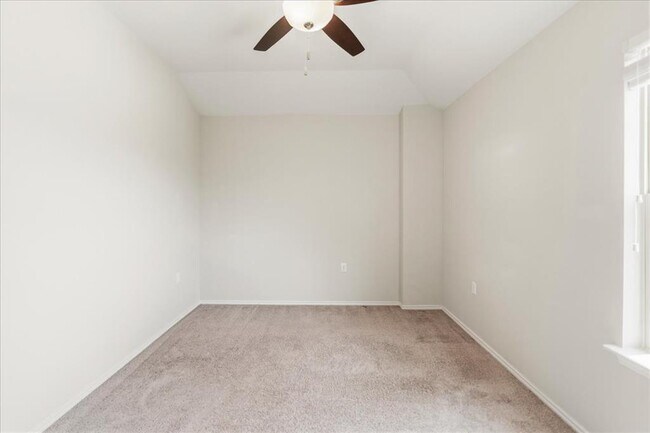 Building Photo - 5600 Bonneville Bend