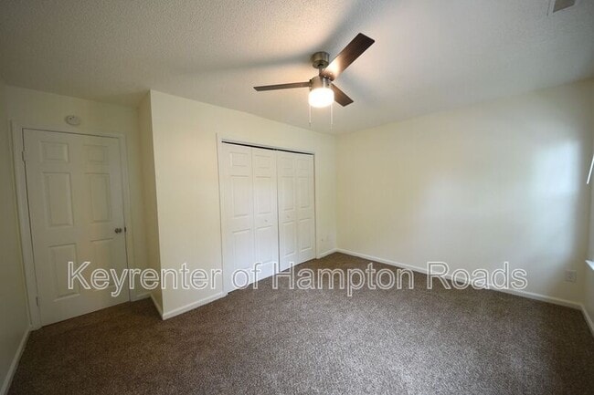 Building Photo - 192 S Hall Way