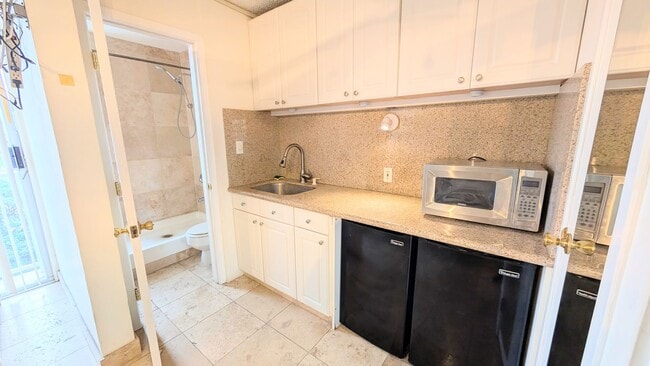 Building Photo - Furnished or Unfurnished Studio with Utilities included at Pacific Islander Waikiki