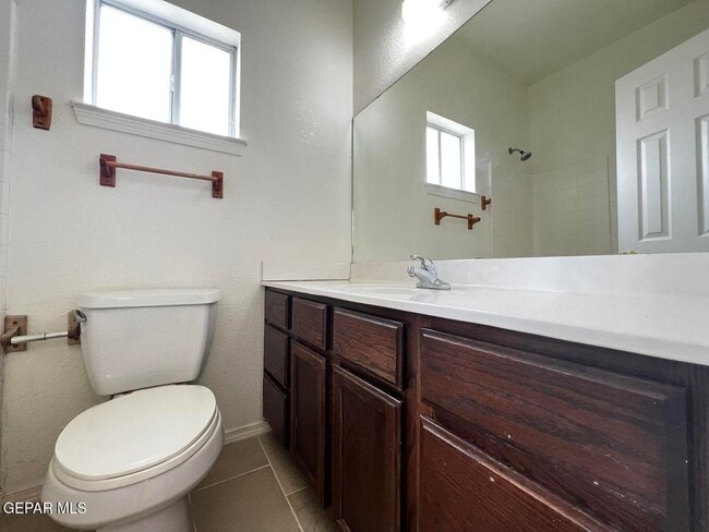 Building Photo - 5913 Cielo De Oro Pl