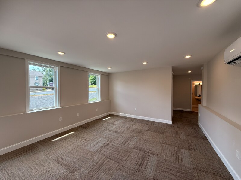 Building Photo - 477 New Britain Rd