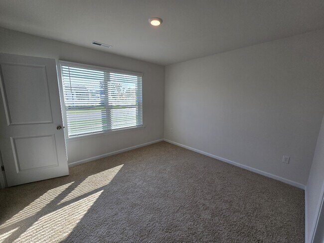 Building Photo - 114 Holmes Corner Dr
