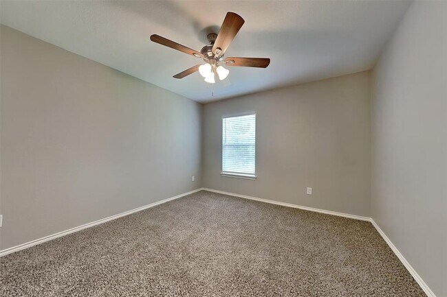Building Photo - 26880 Armor Oaks Dr