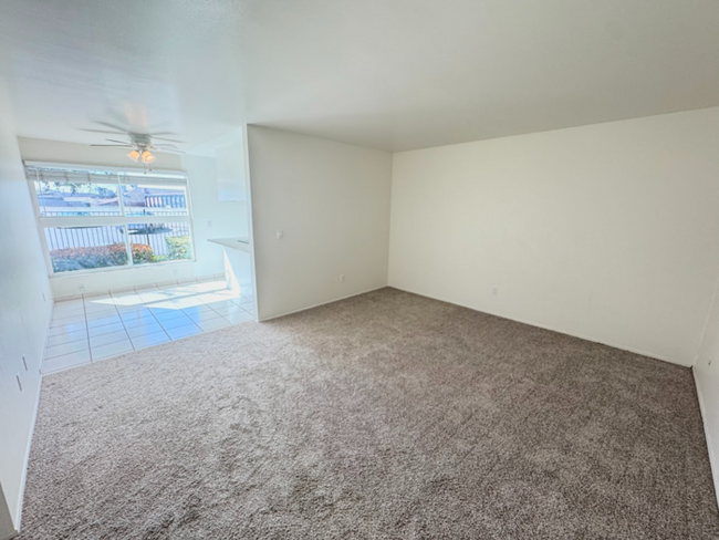 Building Photo - Bright and Spacious Downstairs Condo Minut...