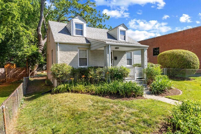Building Photo - 530 E Alexandria Ave